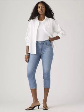 Levi’s 311 Shaping Skinny Capri Jeans Size 26 Light Wash Cropped Denim